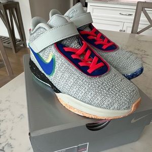 NWT Nike LeBron XX "Nike Lifer" Preschool Kids' Basketball Shoe NWT
